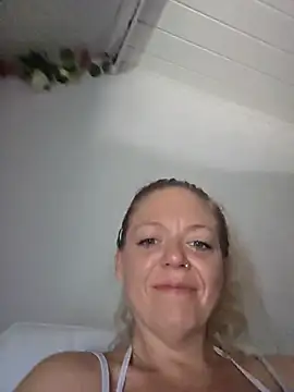 Anna-LustigOfficial Chat XXX live