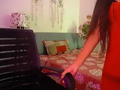 Chat +18 de Love_Sundari ao vivo