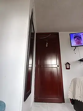maynor_1998's Live XXX Chat