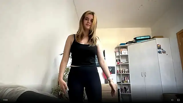 MiaRoika's Live XXX Chat