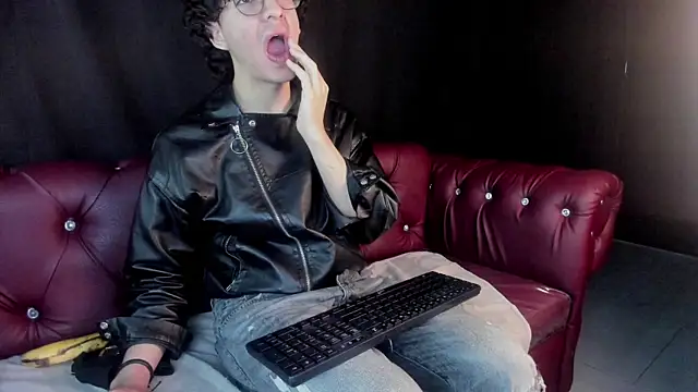 Chat XXX ao vivo de ElliotNoir
