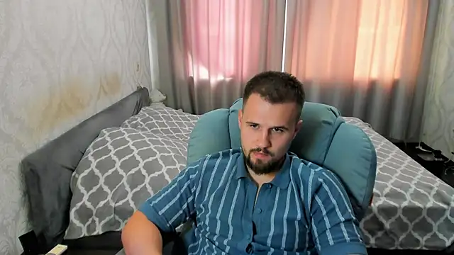 Vladik_b Chat XXX in diretta