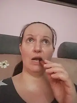 BustyLadyAlma's Live XXX Chat