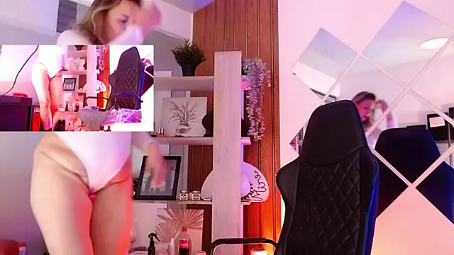 milfsecret69's Live XXX Chat