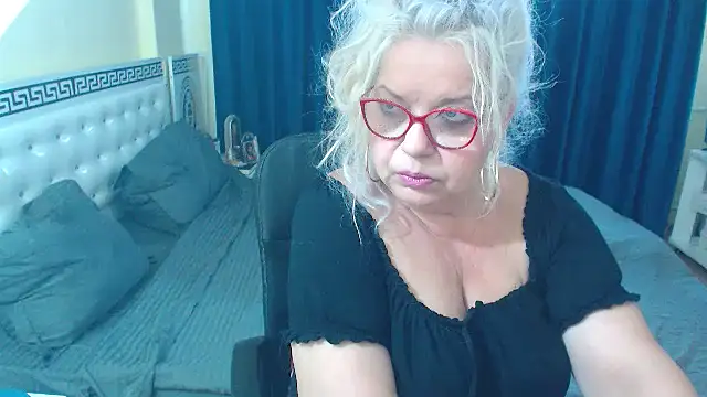 SonyaHotMilf Chat XXX live