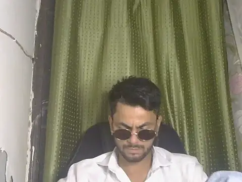 Chat +18 de Stubborndesiboy ao vivo