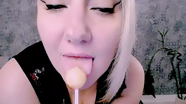 Djullia Chat XXX live