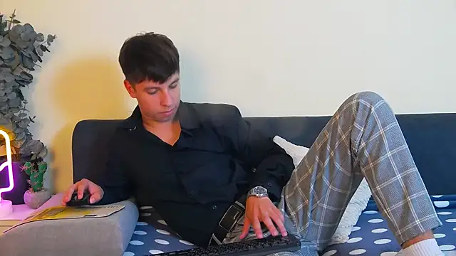 Živý XXX chat ThomasEdisonn