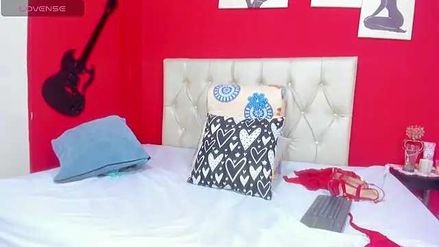 Chatroom XXX en direct de Rebecca_Milf