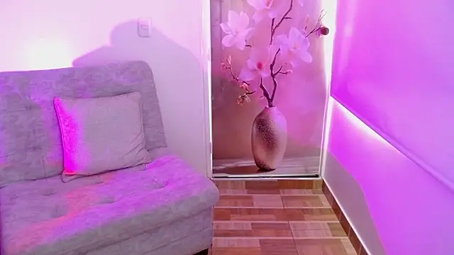 milfrousse Chat XXX live
