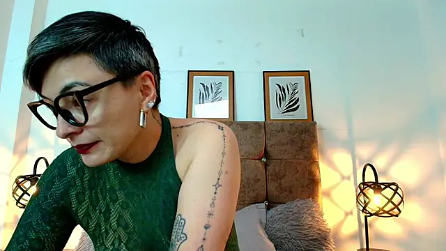 Chat +18 de kat_paradise ao vivo