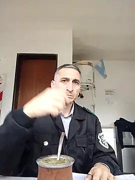 Alejandro83bsf – Naživo XXX chat