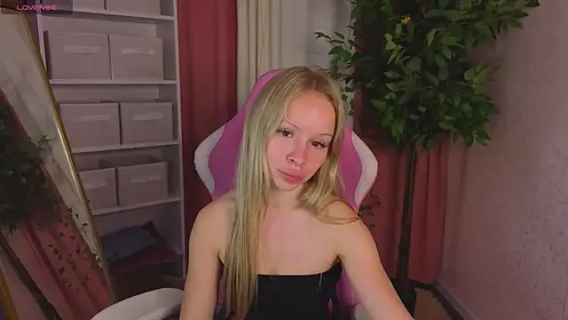 Milana_r0se Chat XXX live