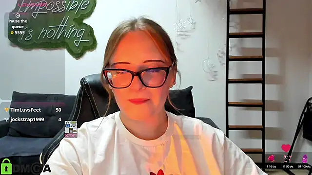 JuliNy_x Chat XXX in diretta