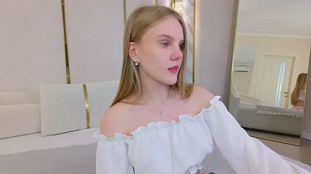 Lili_Lohan Chat XXX live