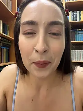 Holly_Play Chat XXX live