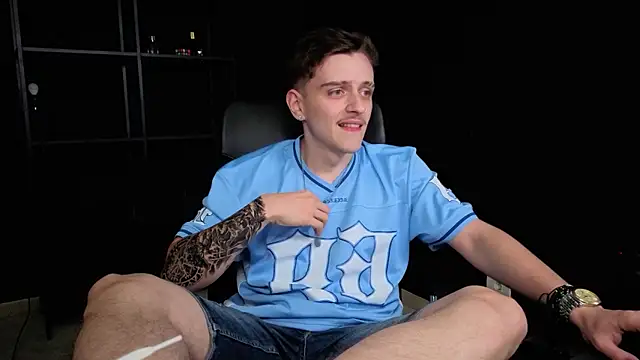 צ'אט XXX בשידור חי של FelixStarkk