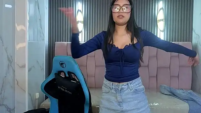 Chat XXX en directo de Eimy18_b