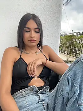 Silvanna-Casstro Chat XXX live