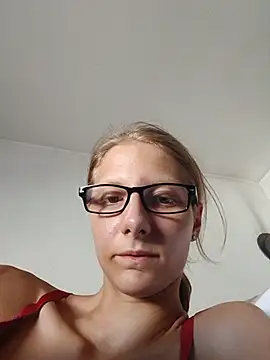 LenaGoldi Adlı Modelin Canlı XXX Sohbeti