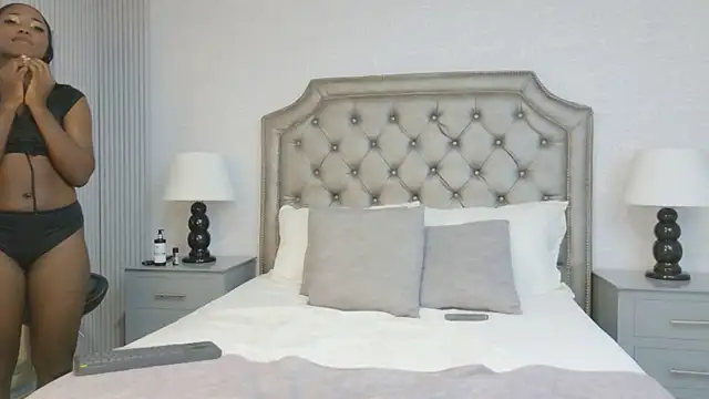 VickyWalles Adlı Modelin Canlı XXX Sohbeti