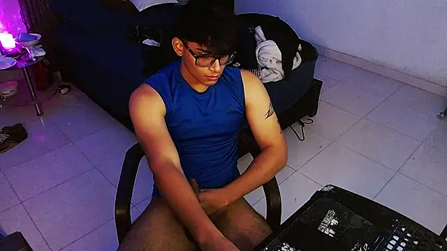 Mr_yisuzz Chat XXX in diretta