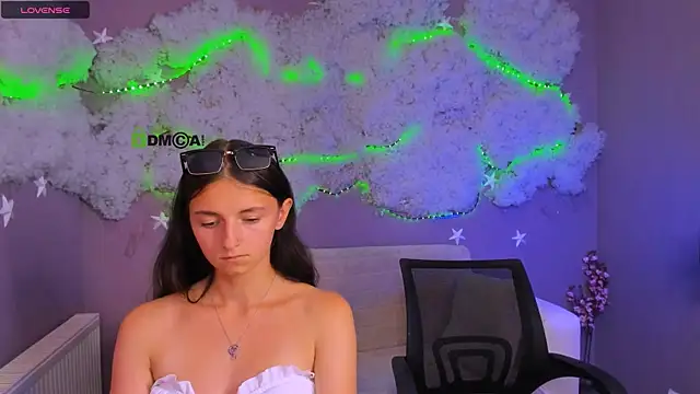 caroline_honeyy 现场XXX聊天
