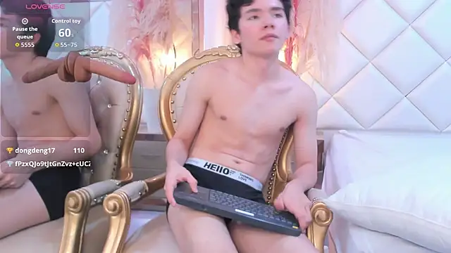 MaxxieRay live XXX chat