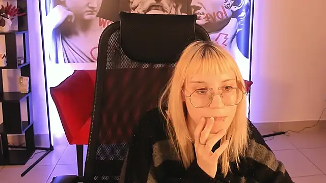 ReminaMeow's Live XXX Chat