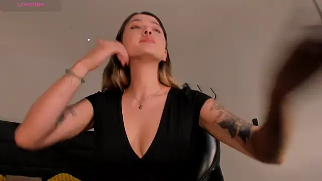EveBensonX Chat XXX live