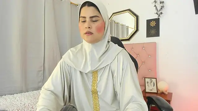 AishaAmin_: απευθείας συνομιλία ΧΧΧ