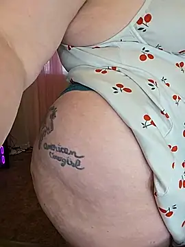 BBWQUEENBEEE élő XXX-chatje