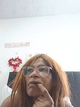 دردشة BustyMilf_ الجنسية المباشرة