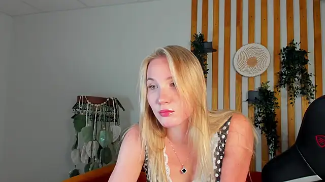 ElaraVoltage's Live XXX Chat