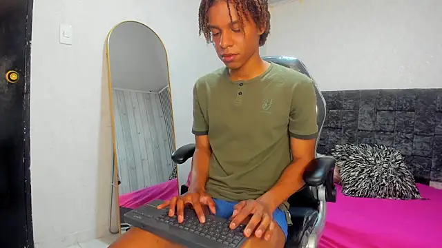 luccas_lowee's Live XXX Chat
