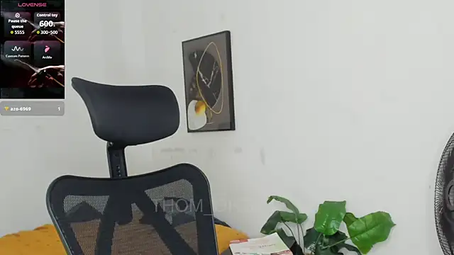 Thom_Ohtani's Live XXX Chat