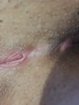 הופעת וובקאם של VirginPussySquirt