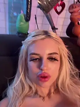 Steffi_Snowbunny Adlı Modelin Canlı XXX Sohbeti