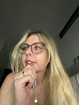 Livewithlucy live XXX chat