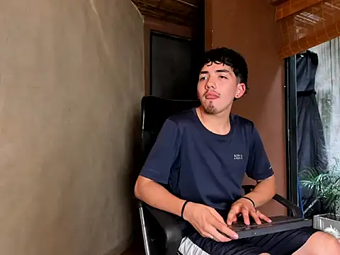 XXX chat uživo modela AxelStong