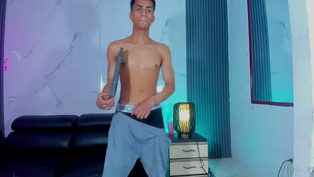 צ'אט XXX בשידור חי של Kleymon_hot