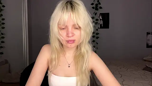 CoralBarra live XXX chat