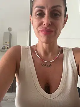 AmandaArt Chat XXX in diretta