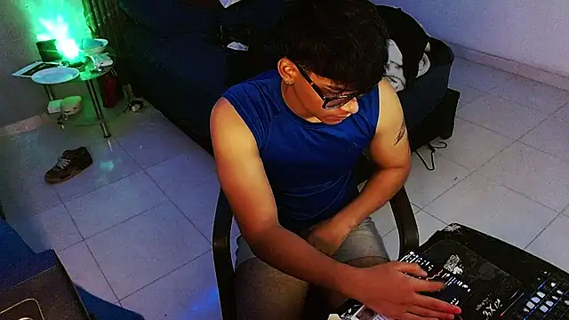 Mr_yisuzzのライブXXXチャット