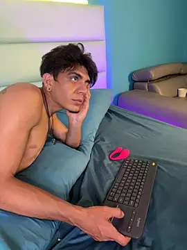 abrilandjulian Chat XXX live
