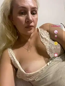 YourBlondee Adlı Modelin Web Kamerası Şovu