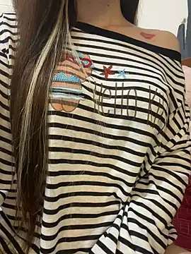 Quynhbabysexy 网络视讯表演