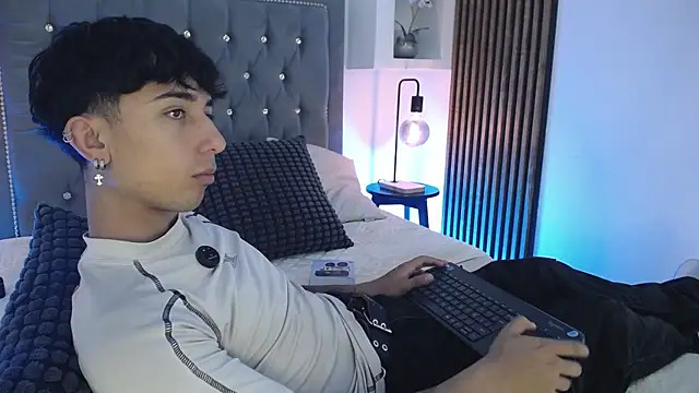 Онлайн чат XXX Aiden_Rivers_