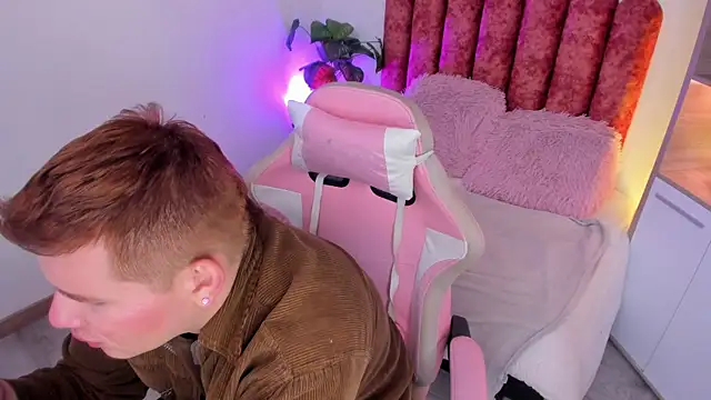 XXX chat uživo modela AdrianLust