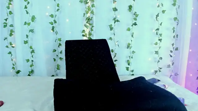 Chatroom XXX en direct de LaurenBellucci_